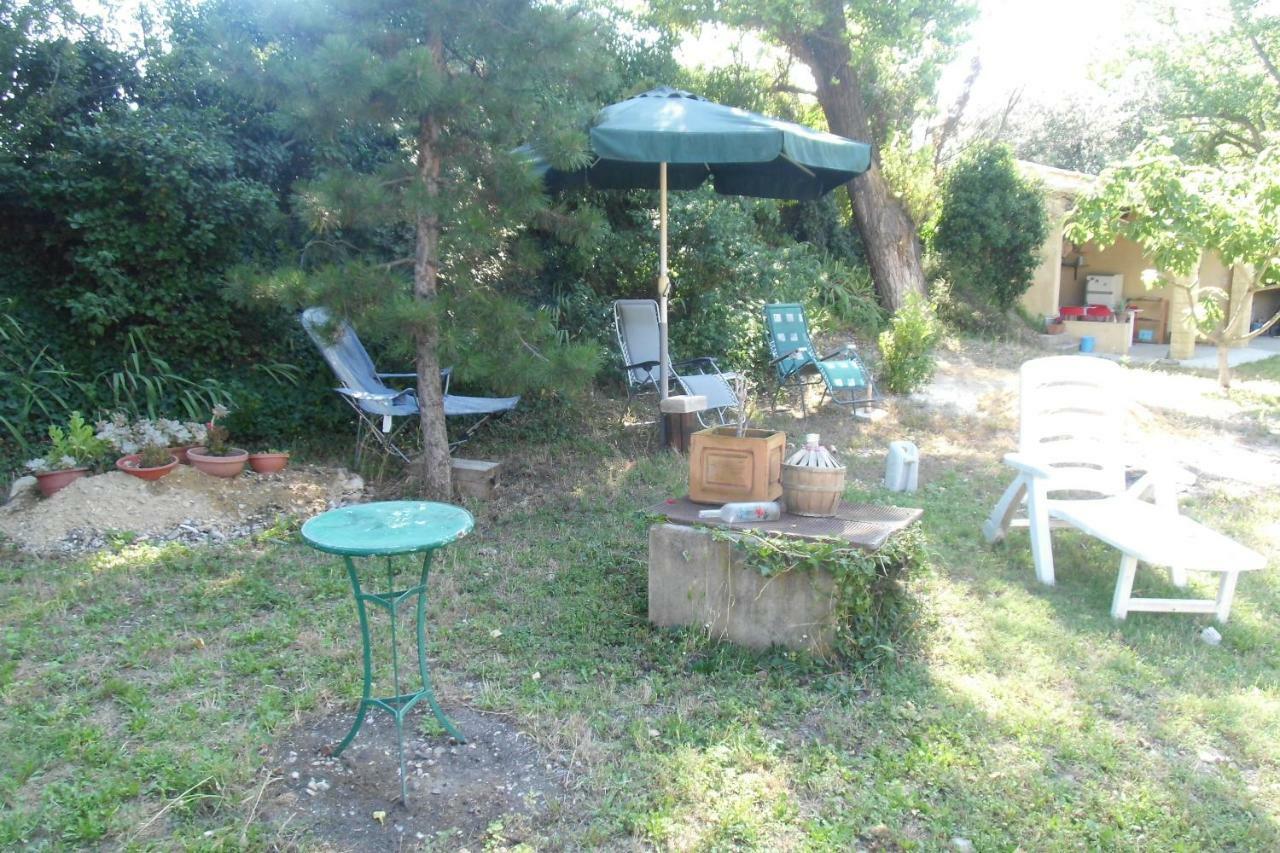 B&B Le Petit Frigouye Рошфор-дю-Гар Экстерьер фото