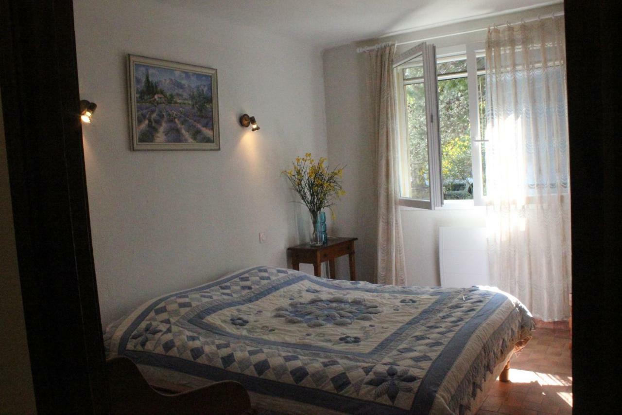 B&B Le Petit Frigouye Рошфор-дю-Гар Экстерьер фото